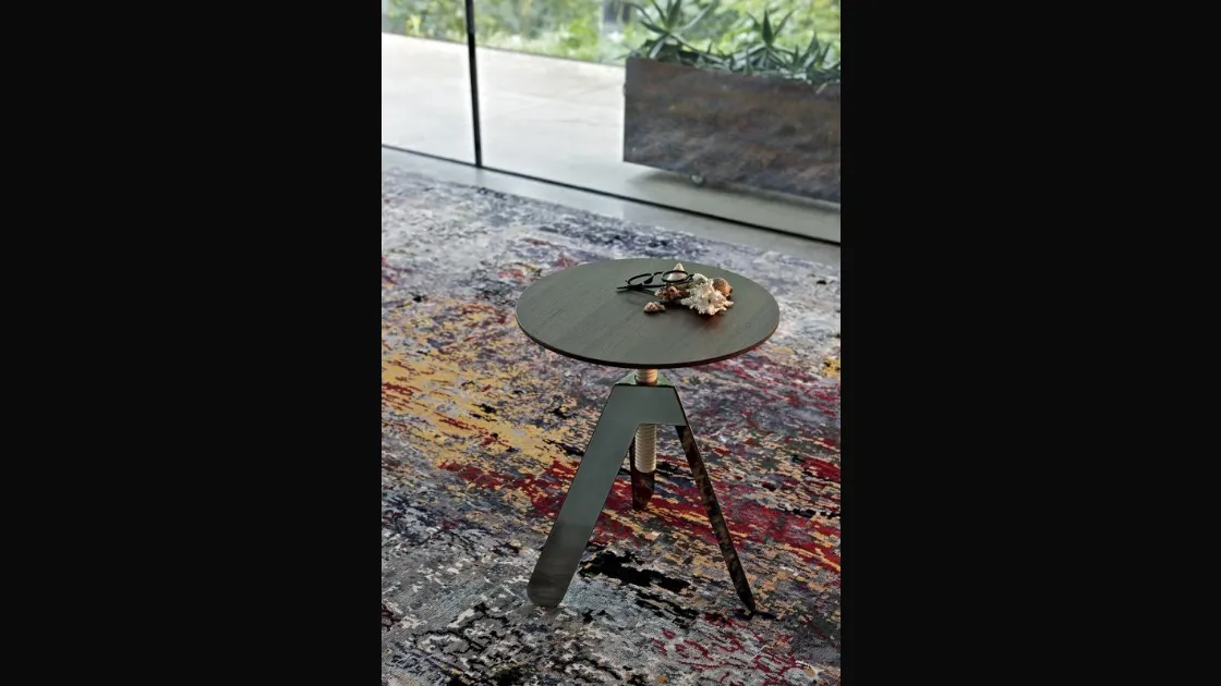 Tavolino regolabile in altezza Basalto con top e vite in legno massello di Frassino e base in acciaio laccato di Bontempi