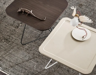 Tavolino Capitol con piano in essenza o ecopelle di Maronese