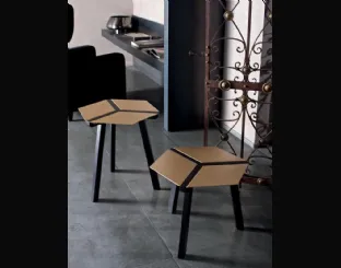 Tavolino Esa con piano in acciaio laccato e struttura in legno massello di Bontempi