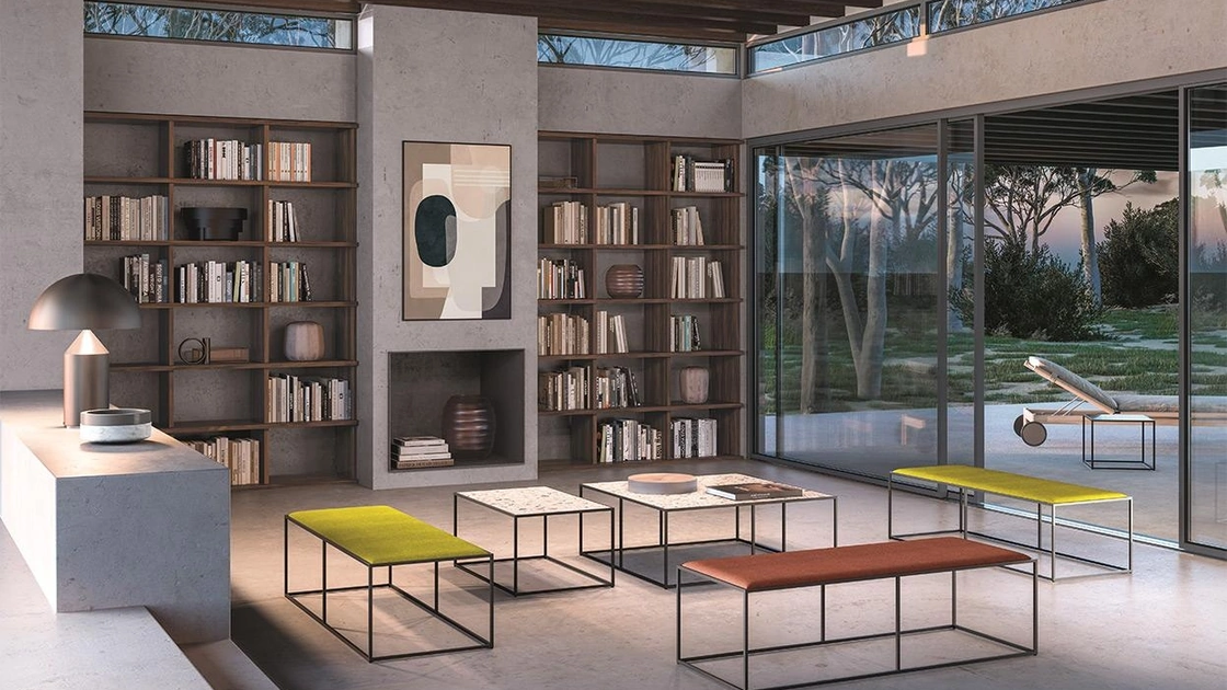 Tavolino Nemesi con top in gres e base in metallo di Felis