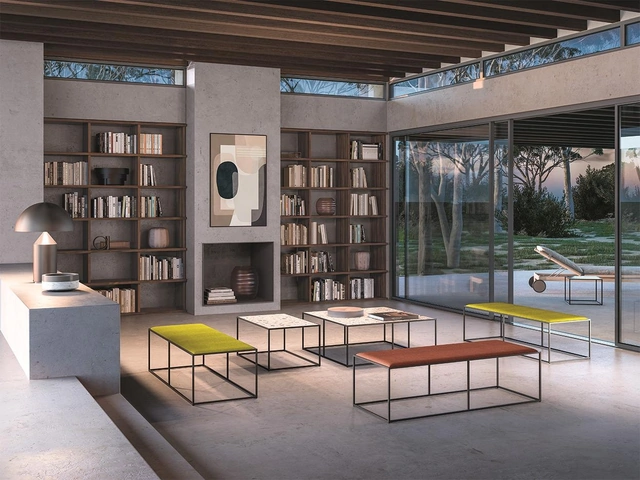 Tavolino Nemesi con top in gres e base in metallo di Felis