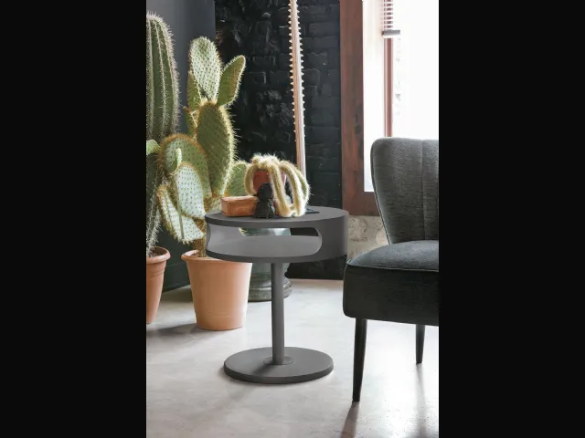 Tavolino rotondo Tapao in laccato opaco con gamba in metallo verniciato di Target Point