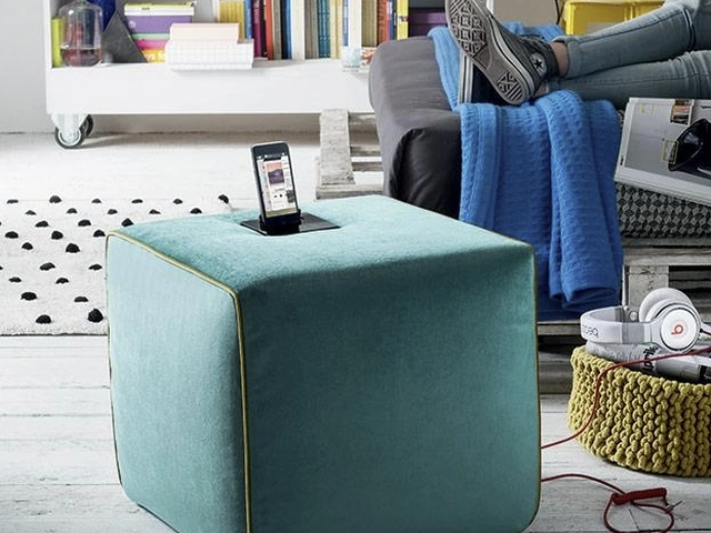 Pouf in tessuto con sistema stereo mobile Zeppelin di Felis