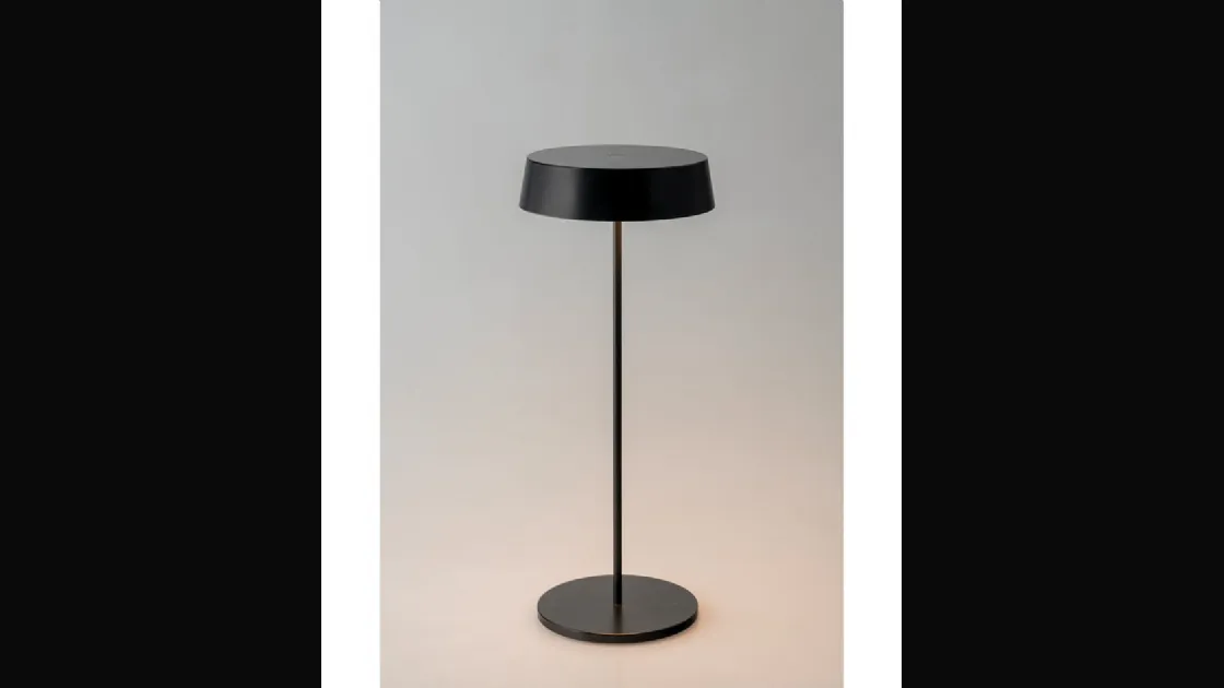 Lampada da tavolo ricaricabile per esterno Cocktail Nero in metallo di F_A_N_ Europe