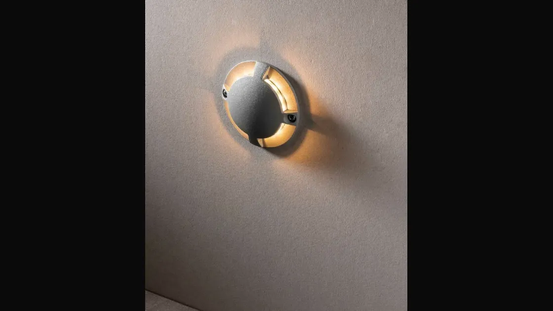 Lampada da parete da esterno resistente a spruzzi d’acqua, polvere e agenti atmosferici Elmo in alluminio pressofuso con luce a LED di F_A_N_ Europe