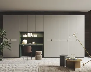 Armadio Ante Battenti 12 con scrittoio integrato in laccato opaco con inserti in ecomalta di Morassutti