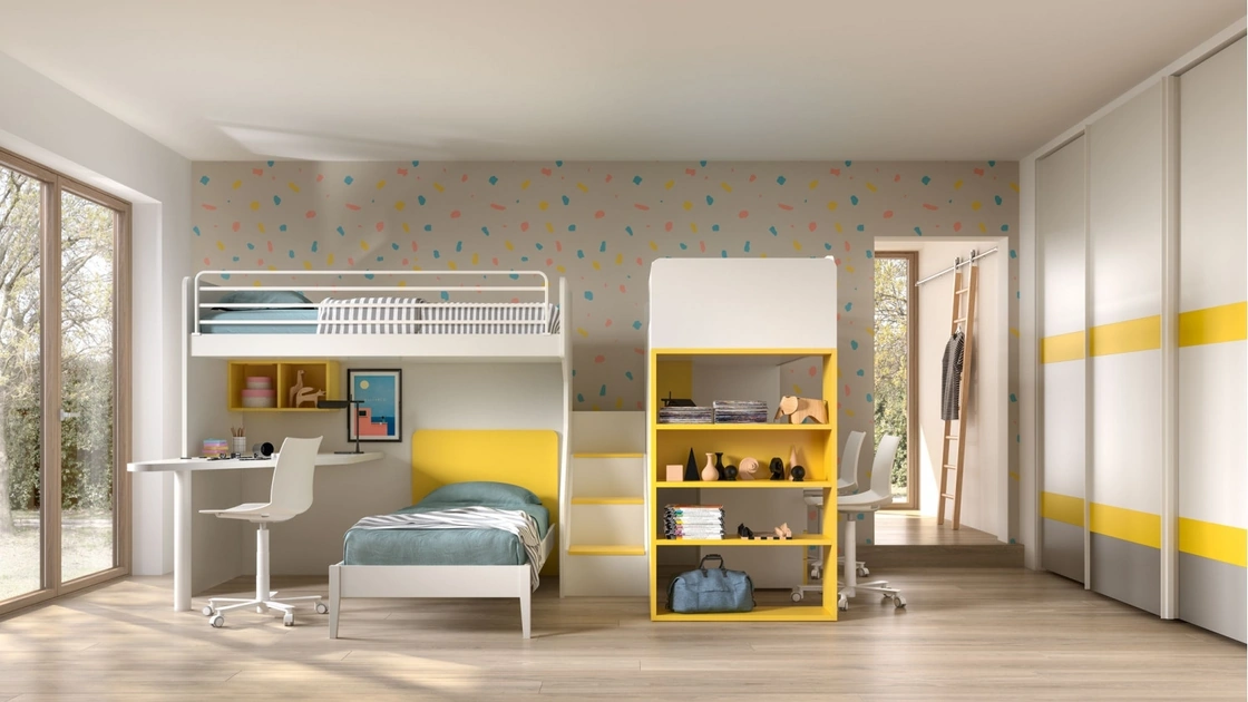 Camera con soppalco a tre letti con scrivania Room 158 di Zg Mobili