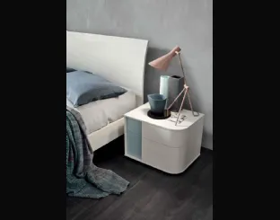 Comodino Bold in Olmo Artico laccato Nuvola di Maronese Acf