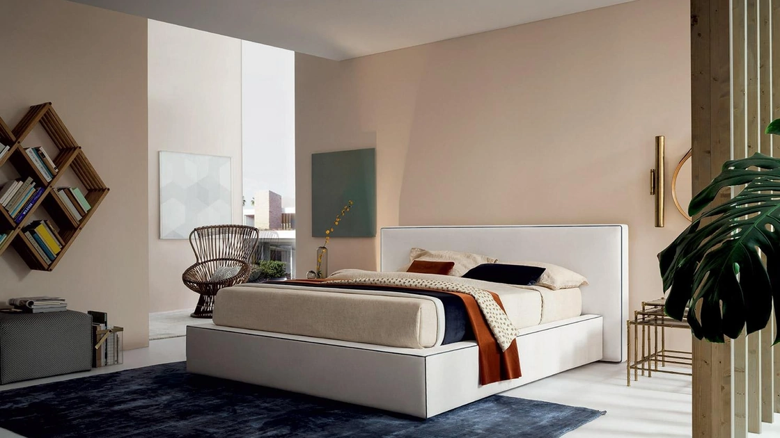 Letto in tessuto dal design lineare ed essenziale Bowie di Felis