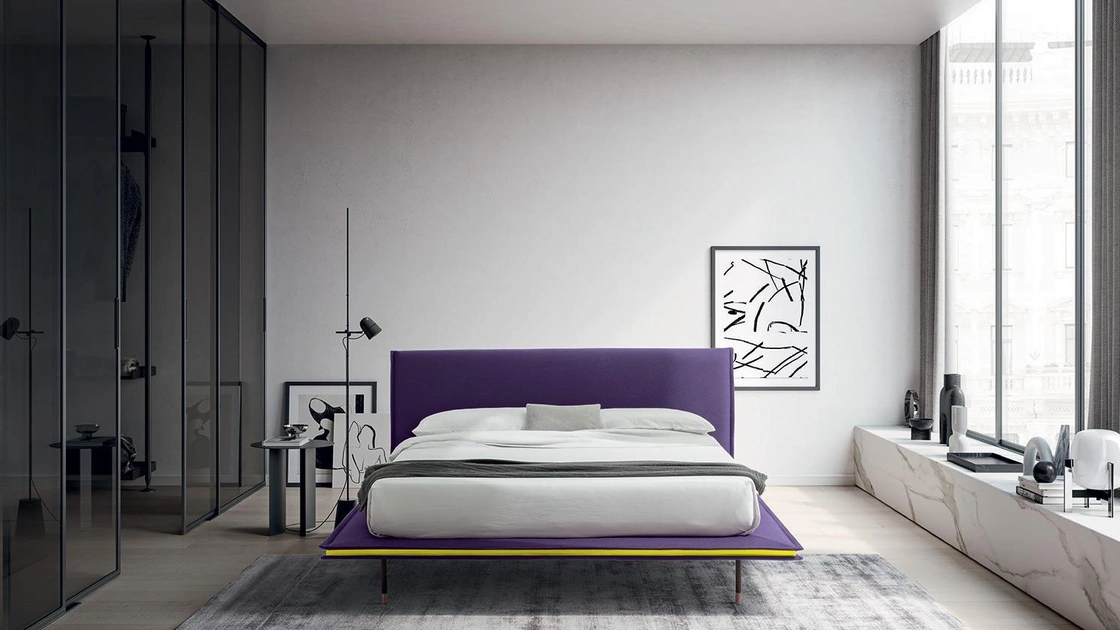 Letto dalla struttura minimal e sottile con testiera Elle di Felis