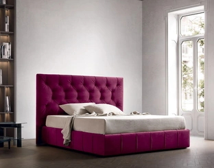 Letto in tessuto con testiera grande e morbida ad effetto capitonnè Hamilton di Felis