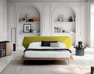 Letto con testiera in tessuto e giroletto in legno Taipei di Felis