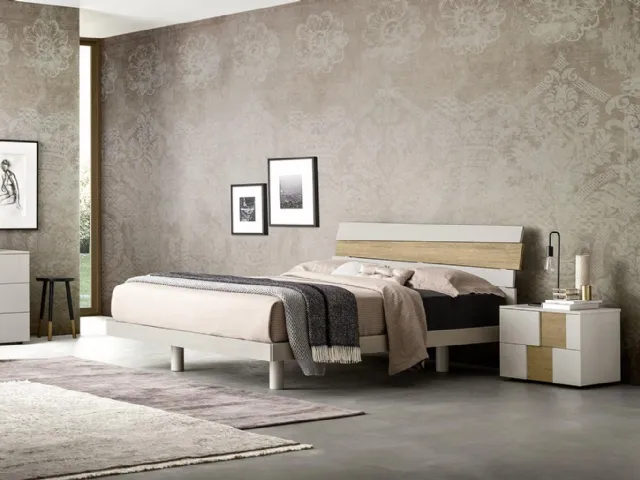 Letto laccato Bianco Gesso con inserto in materico Nodato Chiaro con testiera Jolly di Murobianco