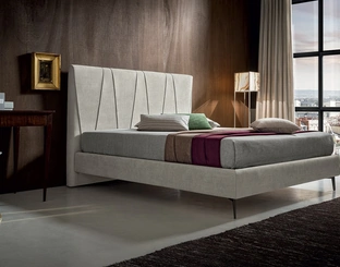 Letto in tessuto con testiera impreziosita da un cordoncino in rilievo Julius di Felis