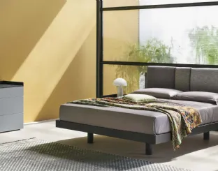 Letto con testiera in tessuto imbottito e trapuntato Nikki di Tomasella