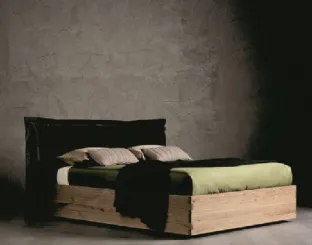 Letto matrimoniale in legno con testiera in tessuto Pegaso di Alta Corte