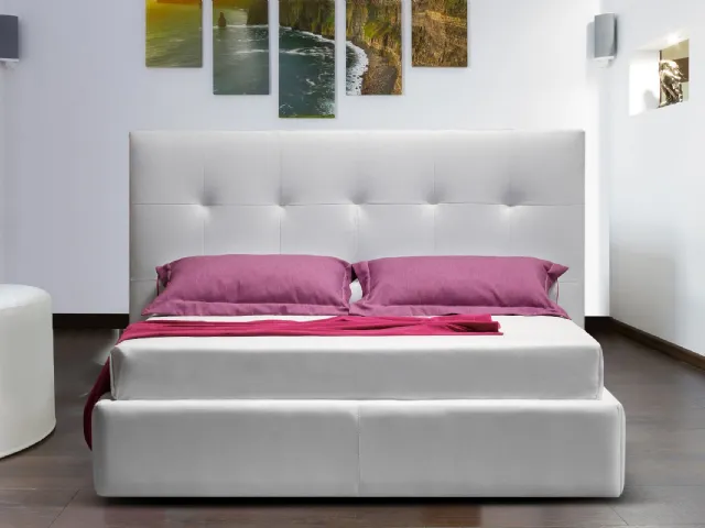 Letto Wall in pelle con testiera trapuntata di Nicoletti Home