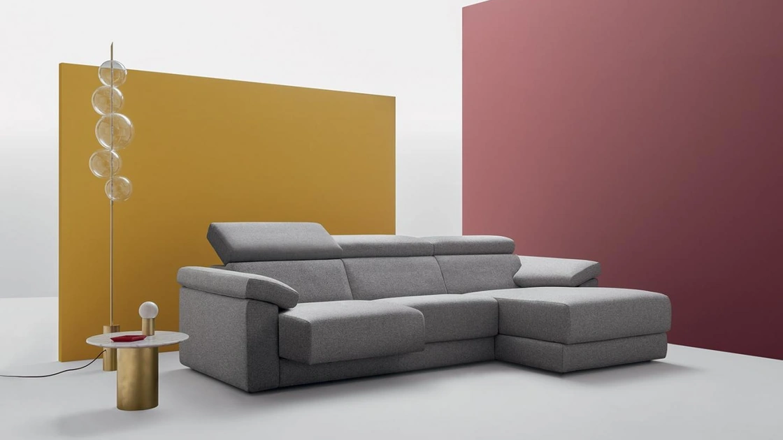 Divano in tessuto con penisola, poggiatesta reclinabili e sedute estraibili Dexter di Felis