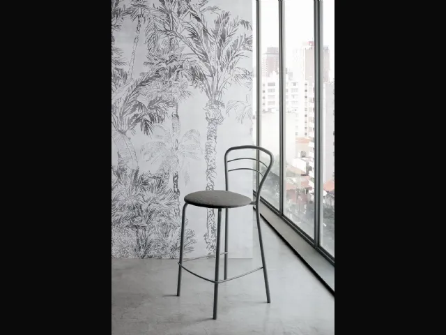 Sgabello Bogota con struttura in metallo verniciato e seduta imbottita e rivestita in morbido tessuto Soft Touch Vintage di Target Point