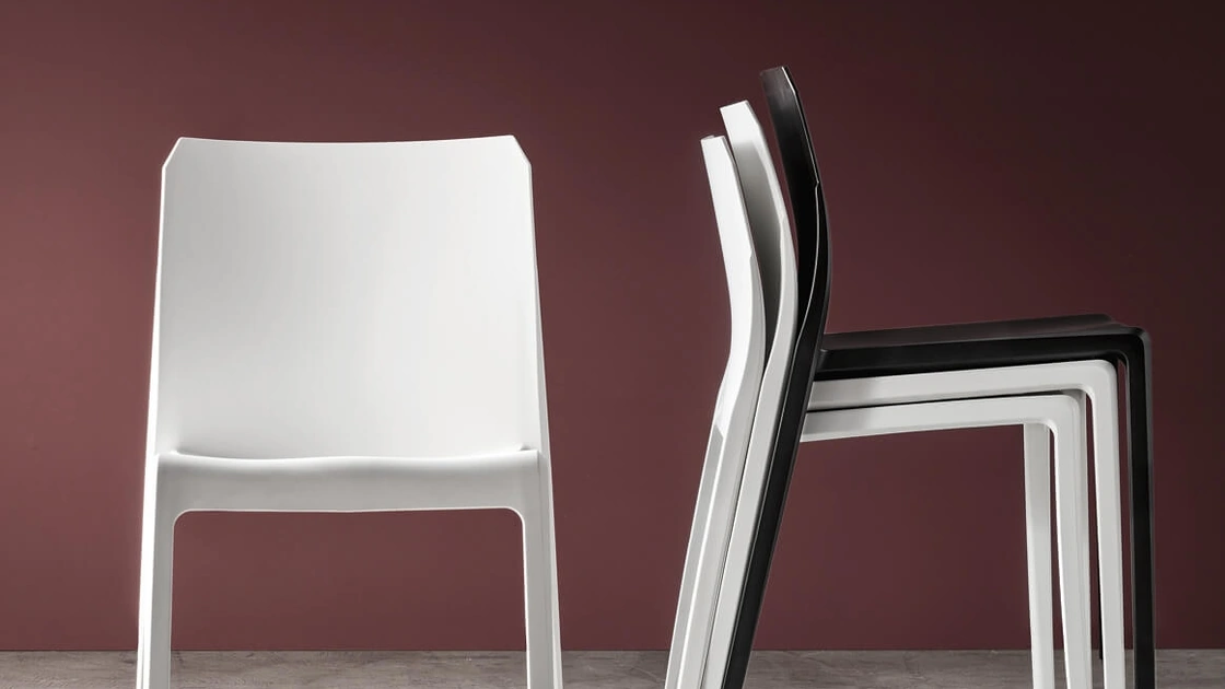 Sedia impilabile in polipropilene Clelia di Maronese