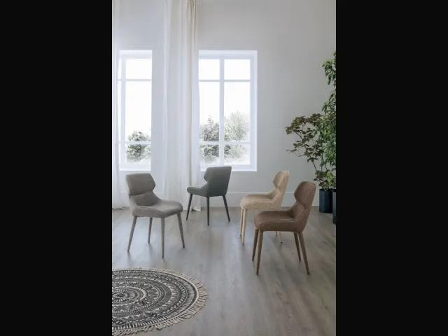 Sedia Detroit imbottita e interamente rivestita in tessuto Soft-Touch vintage di Target Point