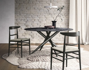 Sedia in frassino tinto carbone e seduta in paglia Louis di Sedit