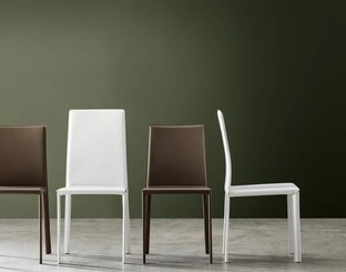 Sedia Paola in cuoio rigenerato di Maronese