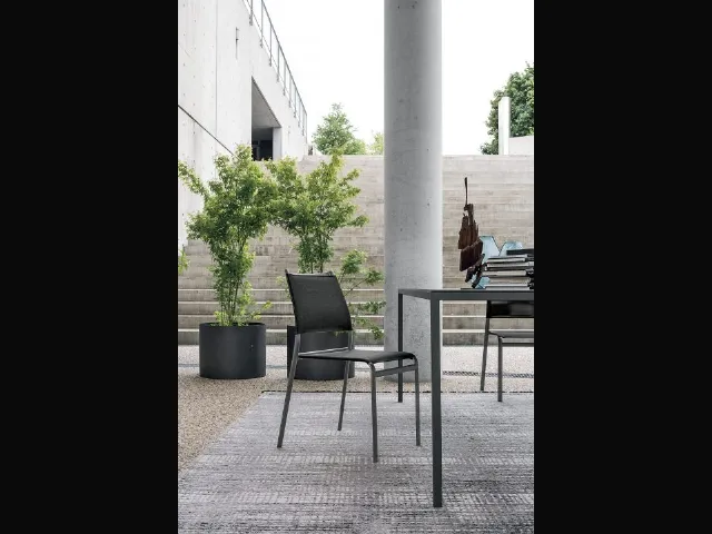 Sedia Eva in texplast Nero con struttura in metallo di Sedit