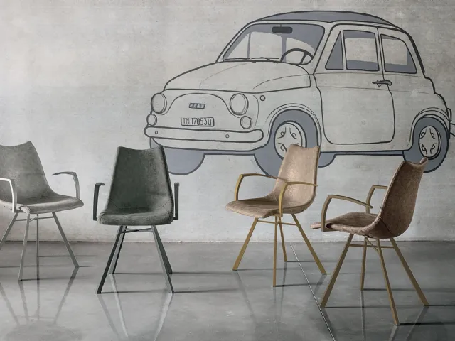 Sedia Maiorca Poltroncina con braccioli rivestita in tessuto soft touch vintage di Target Point