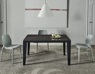 Tavolo allungabile Cruz XXL con top in SuperMarmo e base in acciaio laccato di Bontempi