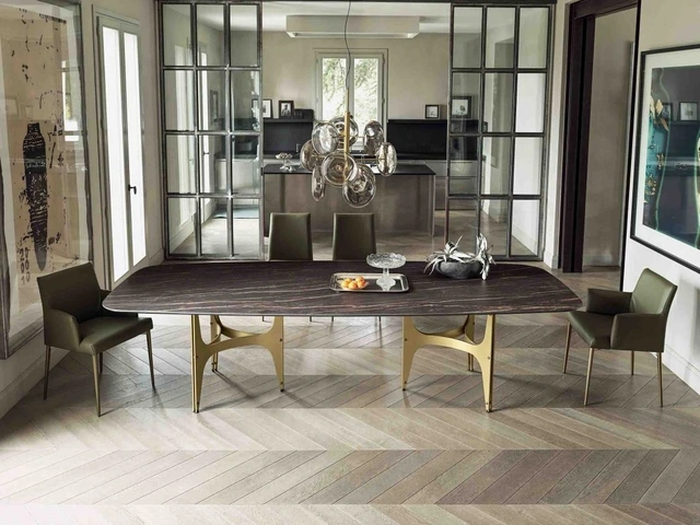 Tavolo Universe XXL con top in SuperMarmo e base in acciaio laccato di Bontempi