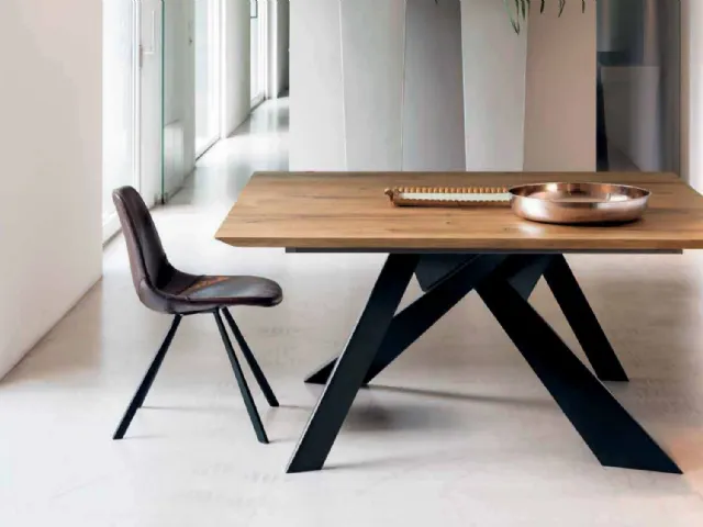 Tavolo moderno fisso con gambe in metallo nero Metal di Alta Corte