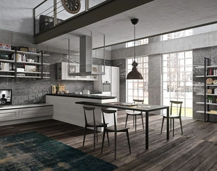 Cucina Classica  con penisola Bellagio in legno laccato Bianco Ghiaccio decapé di Aran