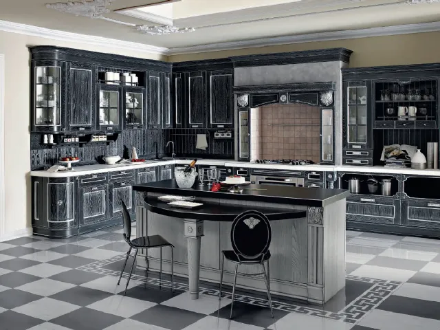 Cucina Classica angolare con isola centrale Imperial Charme in Fassino Antracite decapato con decorazioni argento di Aran