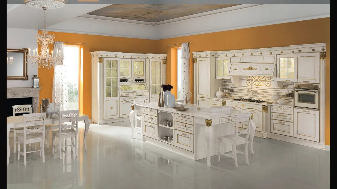 Cucina Classica con isola Imperial Elegance in Frassino Bianco canapa decapato e foglia oro di Aran
