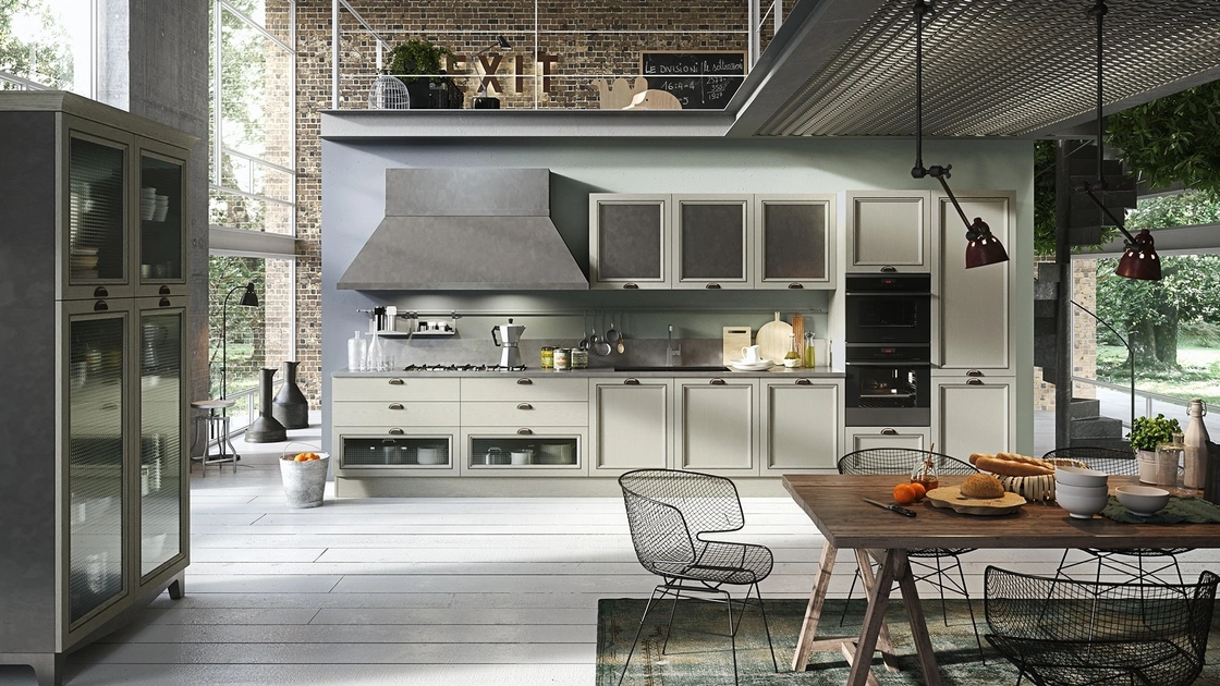 Cucina Classica lineare Magistra in Frassino laccato Verde con inserto in metallo invecchiato di Aran 