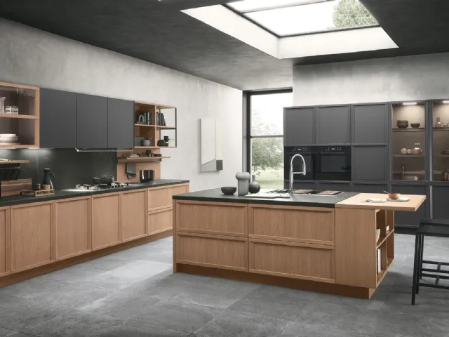 Cucina Classica con isola Newport v05 in Rovere Barrique e laccato Lava di Stosa