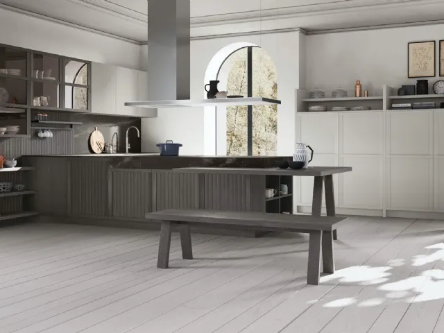 Cucina Classica con penisola Tosca v02 in Frassino Grigio Pernice e laccato Frost con top in HPL Grafite Brown di Stosa