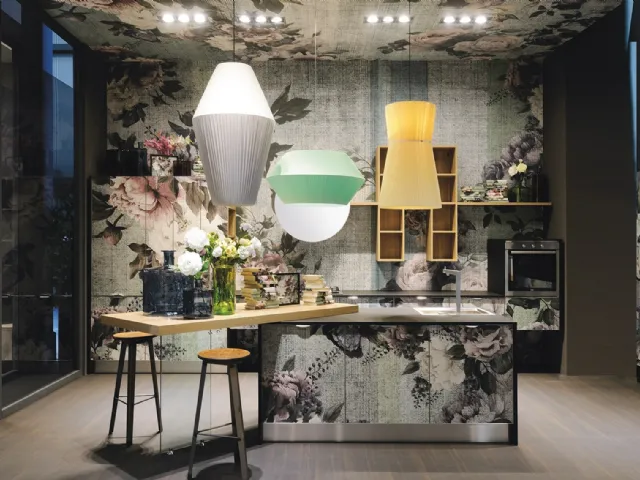 Cucina Design Cover con penisola in legno e decorazione floreale di Aran