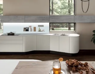 Cucina Design lineare con forme asimmetriche Erika in LPL Bianco di Aran