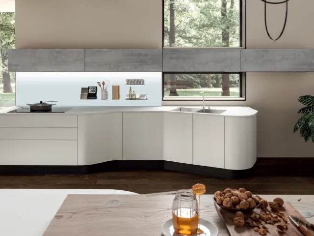 Cucina Design lineare con forme asimmetriche Erika in LPL Bianco di Aran