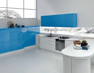 Cucina Design angolare con penisola Masca in laccato Blu e Bianco lucido di Aran