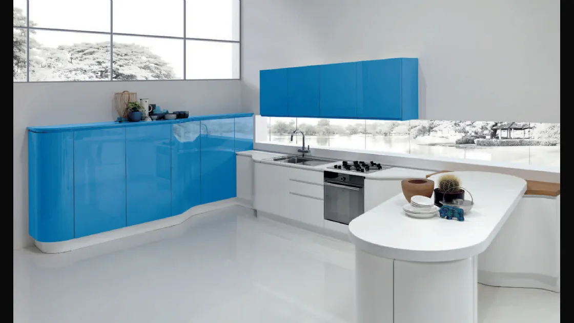 Cucina Design angolare con penisola Masca in laccato Blu e Bianco lucido di Aran