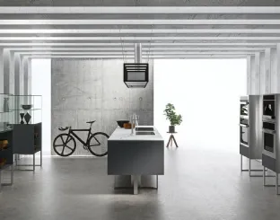 Cucina Design lineare Sipario in Fenix Grigio Bromo con top in laminam Calacatta di Aran