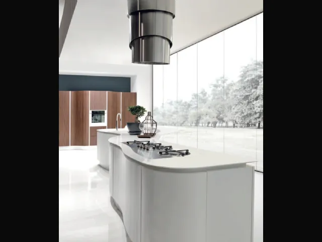Cucina Design curvilinea dalla forma sinuosa Volare in laccato Bianco lucido di Aran