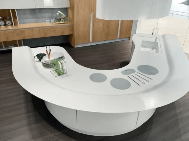 Cucina Design a isola semicircolare Volare in laccato Bianco lucido e Rovere nodato di Aran
