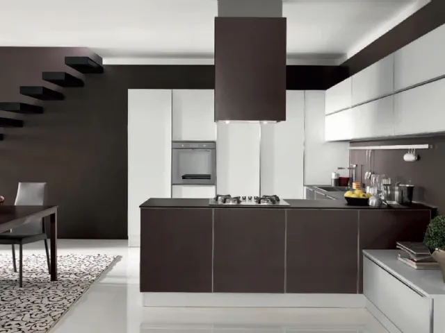 Cucina Design angolare Volare in Vetro liscio Marrone opaco e Bianco opaco di Aran