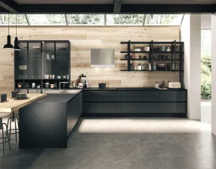 Cucina Moderna con penisola in vetro Grigio fumé con mensole laccate opaco Nero di Aran