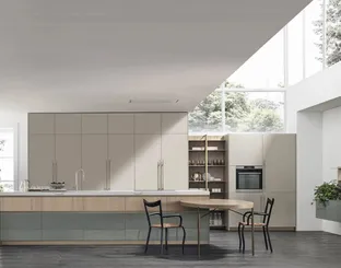 Cucina Moderna con isola Color Trend 01 in laccato opaco e lucido di Stosa