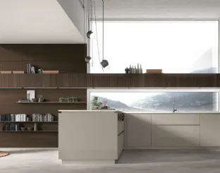 Cucina Moderna con penisola Natural v02 in laccato lucido e Rovere termocotto di Stosa